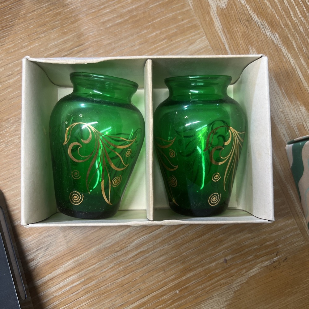 Pair of Anchor Hocking Small Bud Vases with Gold Leaf and Spirals Design 1950s